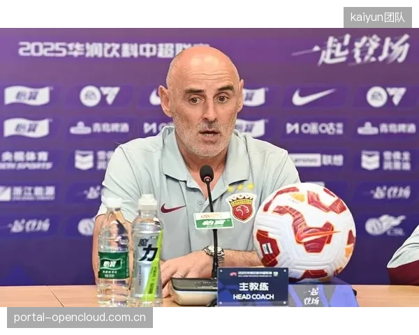 海港主帅穆斯卡特发布会主动揽责，表示球队半程表现远低预期，他负有主要责任。